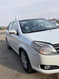 MK  2013  سيارة جديدة دوشمه  شاشة  كامرة خلفية   ونضيفة كلش كير ومحرك ...