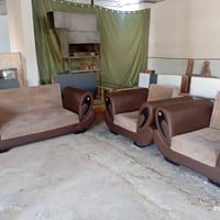 كنب جلد • نظيف • قرب تقاطع القدس