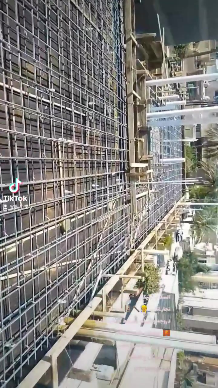 السلام عليكم 
‏نجار قالب 👷🔨🪜مصمم دروجه واجهات وخرائط ترميم منازل🏤 مقاولات عامه استلام مهندس للتواصل خاص 
‏او الاتصال ع الارقام ***********
