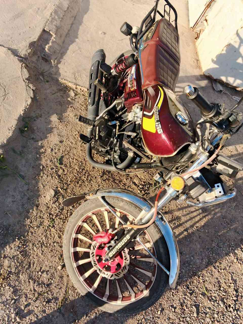 الدراجه مديل 26 صار ست اشهر مستخدمه الدراجه شغاله كلهه ما مفتوحه ومابدل شي بيهه يراني سافان خمسه كير اوراق كامله منفيس*********** مكانه مجمع الدور
