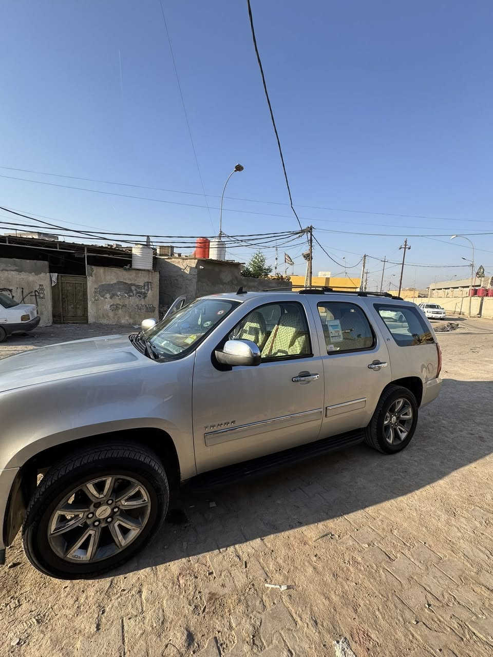 سلام عليكم تاهو البيع مديل 2011 لون رصاصيُ حادثه جملغ وبنيد مكلف بل نشر رقم صاحب سياره ***********
