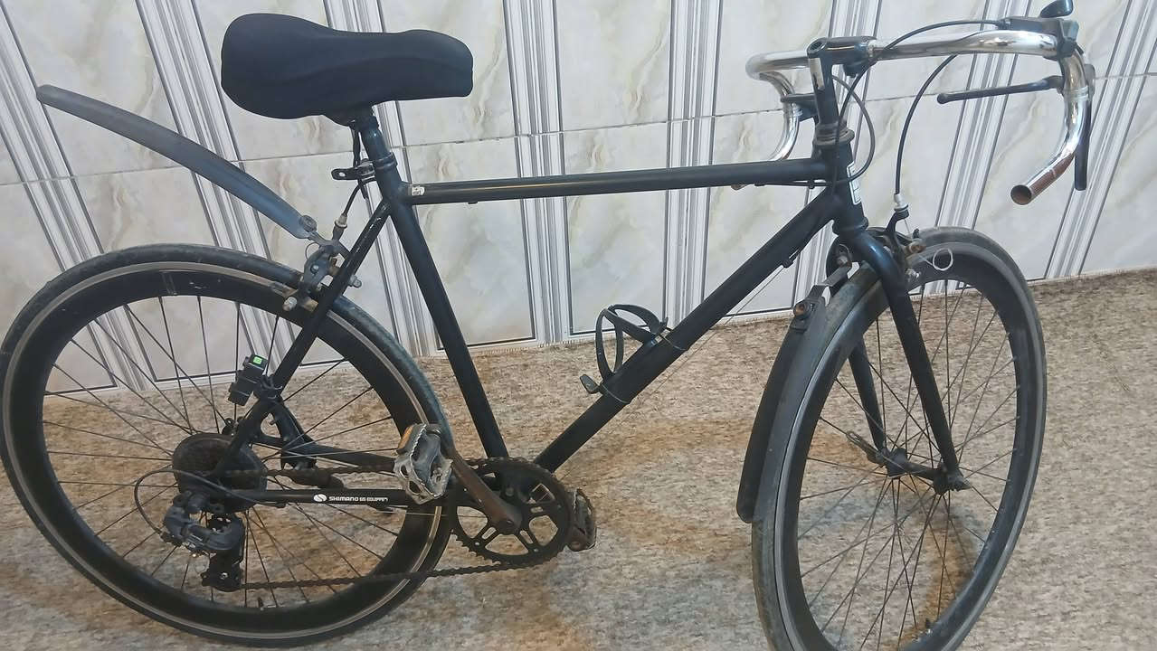 بايسكل سباق c700  اللون اسود فحمي كامل من كلشي. اي نقص ماكو   السعر  ٢١٥  وبي مجال بسيط  بغداد الشعلة.  ***********
