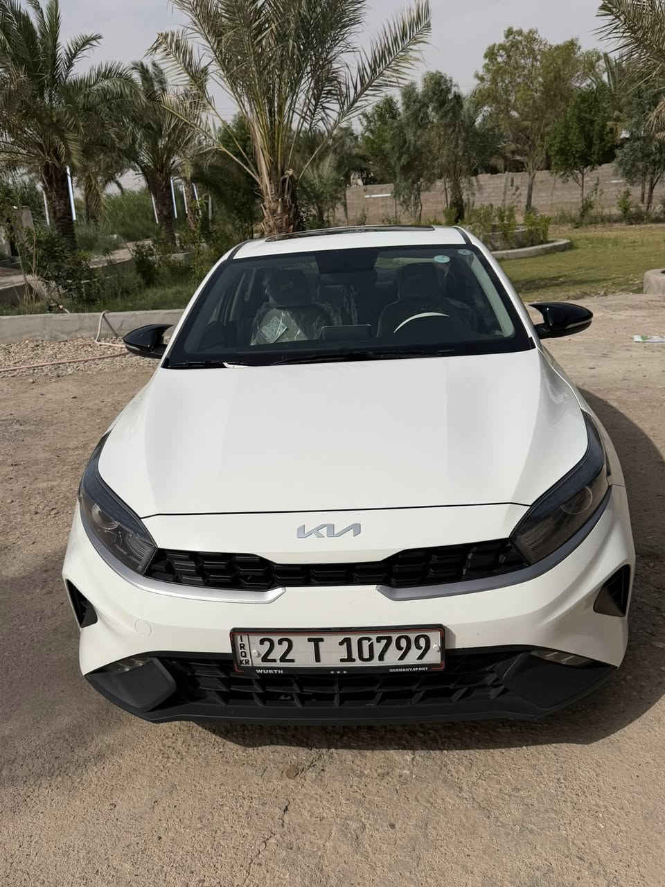 السلام عليكم سيراتو خليجيه  للبيع موديل 2024 السعر162 مواصفات فول محرك 1600ماشيه 80الف السياره بيه شبر صبغ بلجاملغ الخلفي فقط ولقاقي مكفول مكان السياره واسط الزبيديه ***********
