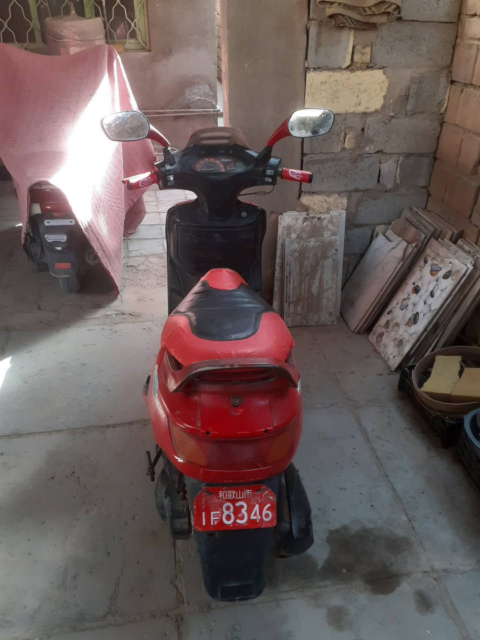 دراجة فراشة فحل حاويه للبيع شغاله سلف وهندر وبدون نقص  محركها مفتوح لأول مره مبدل بيه بوش وبستم ولفات صار شهرين السعر ٣٥٠ الف الشراي فقط يتصل على الرقم *********** العنوان ديوانيه قرب سوق ابو جميغ .
