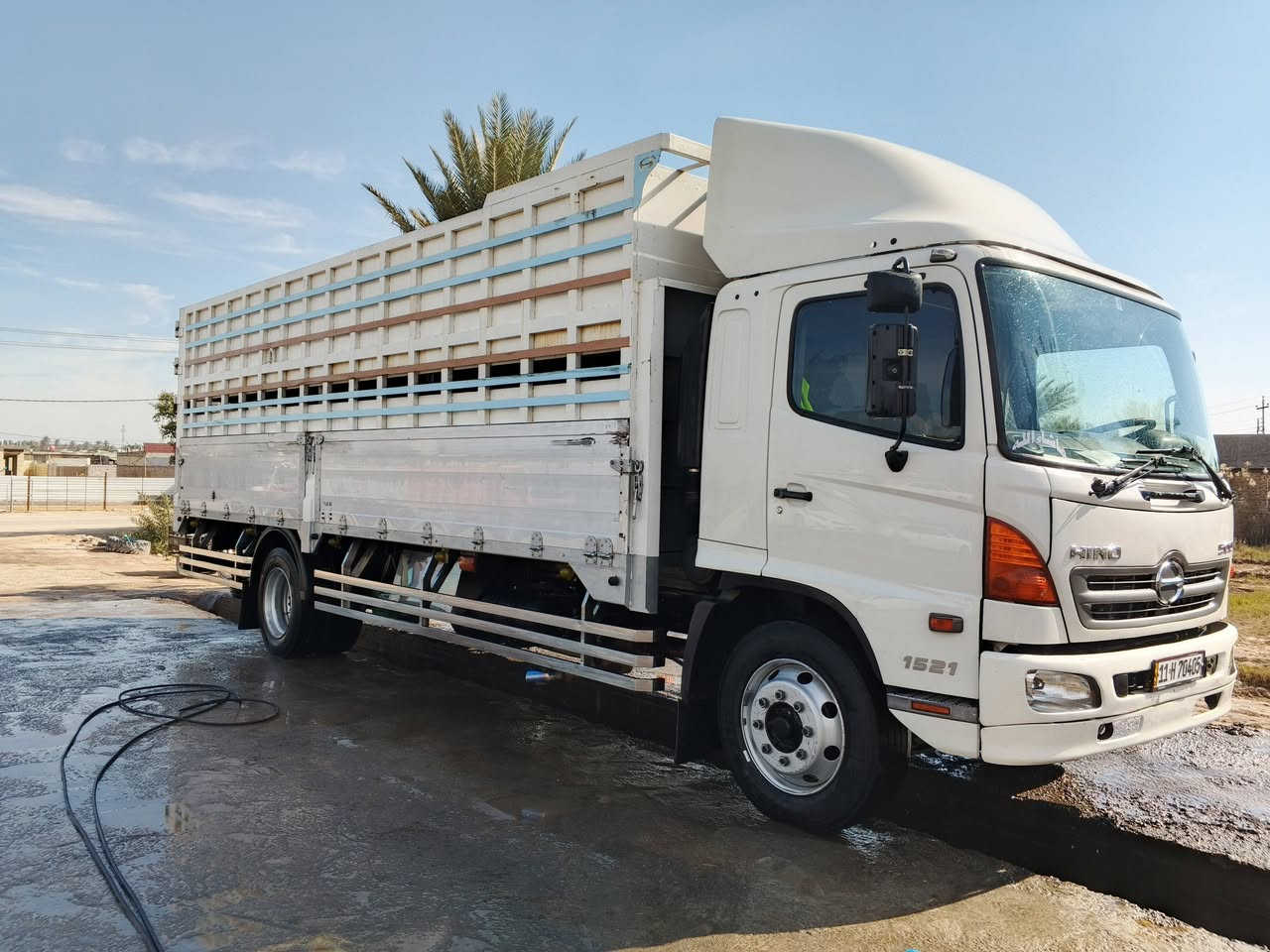 اسلام عليكم هينو للبيع ايسر بلاد فحل  موديل 2021 ماكينه سوبر كير ابو ديوس بريك فراك اربع وياله سايد بريك هوه تخم تاير جديد طول 7 وربع العرض مترين ونصف السياره بسمي 
***********
