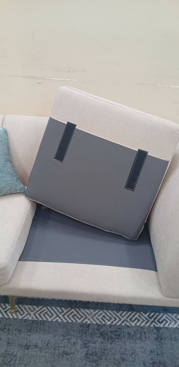 السلام عليكم تخم من البرونز للبيع غير مستخدم موجود الوصل اشترينا قبل كم يوم السبب كبير جدا على الصالة السعر ٨٠٠وبي مجال قليل 
ثقيل جدا تكمة مقاعد منفصلة تنغسل موجود الوصل مالتة للاتصال على الواتساب 
***********
