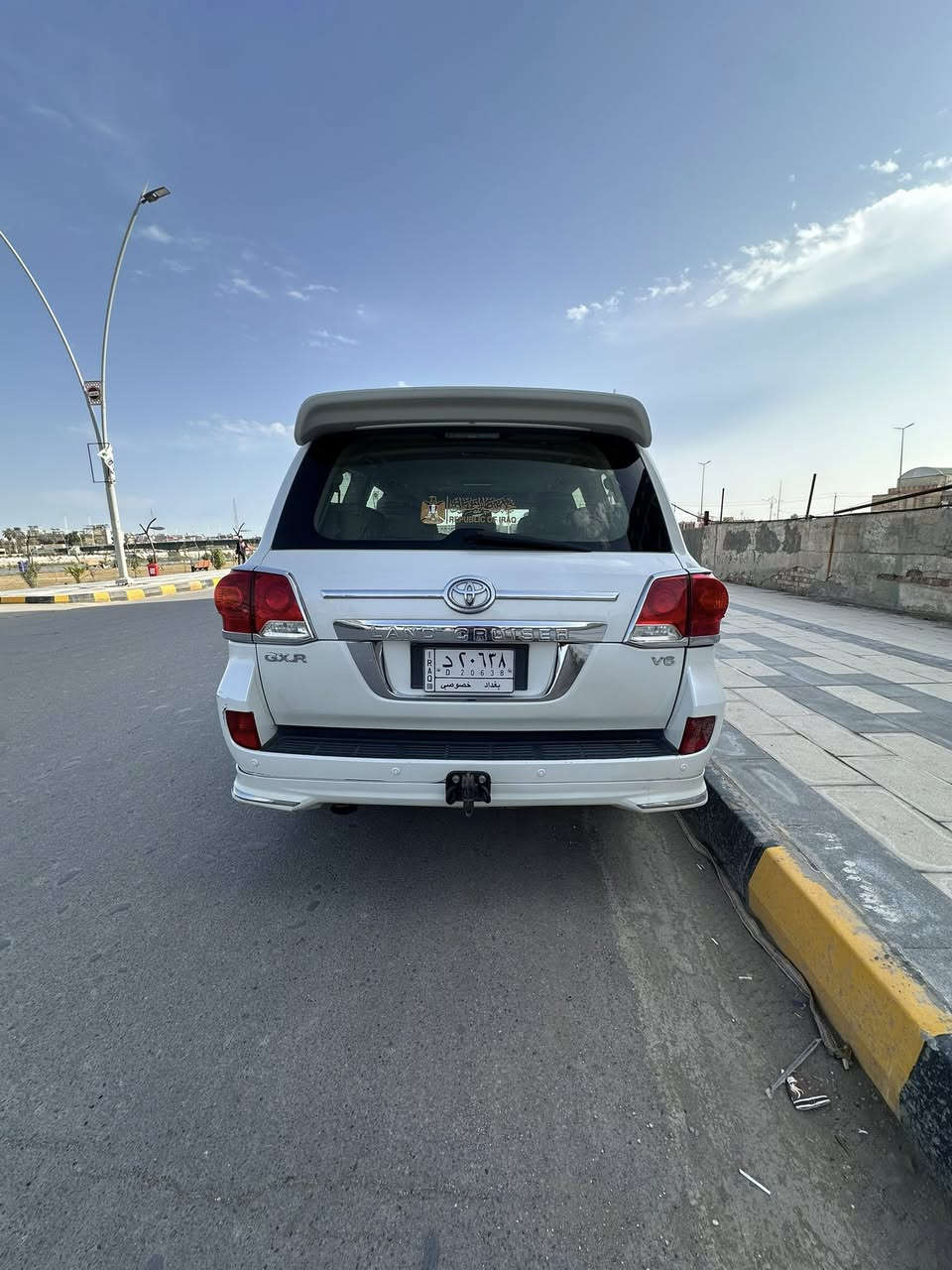 السلام عليكم
لاندكروز 2013 رقم بغداد بريم مواصفاتها معروفه للجميع 6 سلندر ماشيه 142 الف حقيقي مكفوله من الصبغ بيها بارد قليل في باب السائق السعر 365 
مكان السياره ذي قار ناصريه 
للتواصل على الرقم ***********

