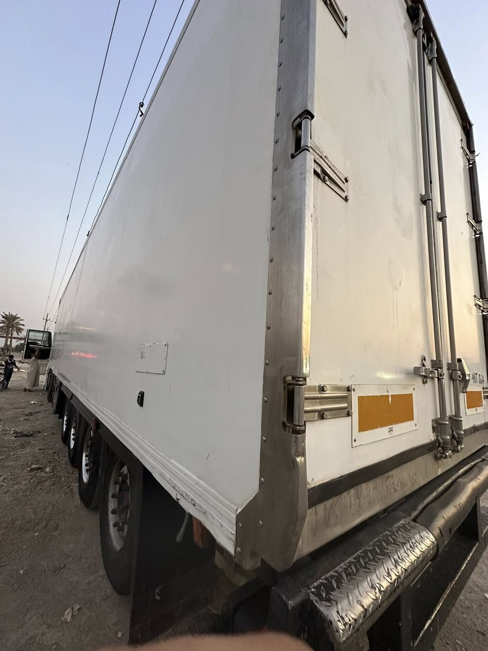 سلام عليكم 
براد المبرت 
براد استندر 
اربع محاور 
جهاز سمكس شاشه 
غاز 134
بي نفخه واكفه وسعره مناسب تخم تاير مكان بغداد المحموديه 
***********
