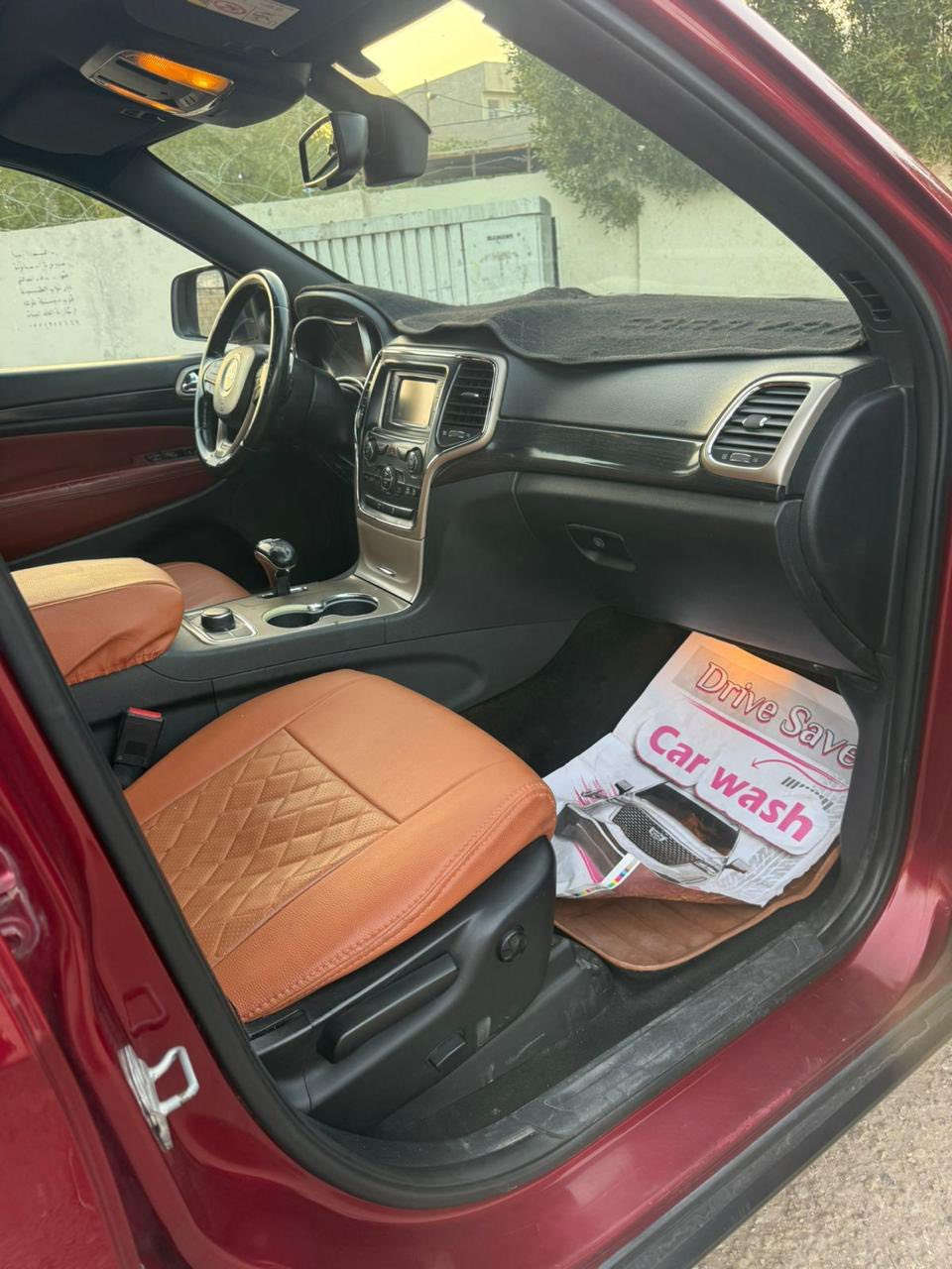 السلام عليكم عندي جيب خليجي 14 مكفوله من الصبغ مكينه كير مكفول من الفتح موصفات لاريدو فتحه كشنات جلد فور ويل كامره لايت حاجب زنون مسويلها ايدامه صدر دسكات بلكات فيول بم باتري السعر 215 ورقه وبيها مجال بسيط مكاني كراده ***********
