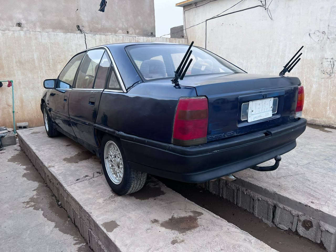 اوبل اؤميكا
كير عادي
مكينه ٢٠٠٠ مكفؤله لا كص ولا تبخير
كهرباء كلهن شغالات
مسجل ٤ سماعات
صدر جديد 
مصبؤغه 
مابيه خياساات سياره حلوه وخير من الله صرف بانزين انساها
رقم نجف سنويه ساقطه صار ٦سنوات
مداؤر ثاني يؤم 
رقمي ***********
السعر ٢٥ بيها مجال
مكاني الكوت الموفقيه
