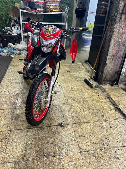 السلام عليكم قفاز رقم اربيل تحويل ثاني يوم موديل 22 كفاله عامه مكينه مامحطوط عليها سبانه مكينه 150cc اقتصاديه كامله مكمله بدون نواقص السعر مليونين بيه مجال للطيبين او مراوس بوكسر جبلي موديل 23 فقط مكاني بغداد السيديه ***********
