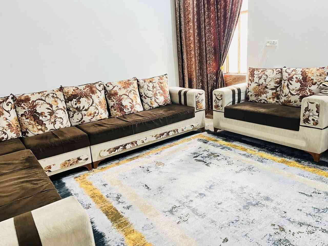 ديوان مستخدم للبيع 
السعر 250 الف 
العنوان قضاء العلم 
هاتف ***********
