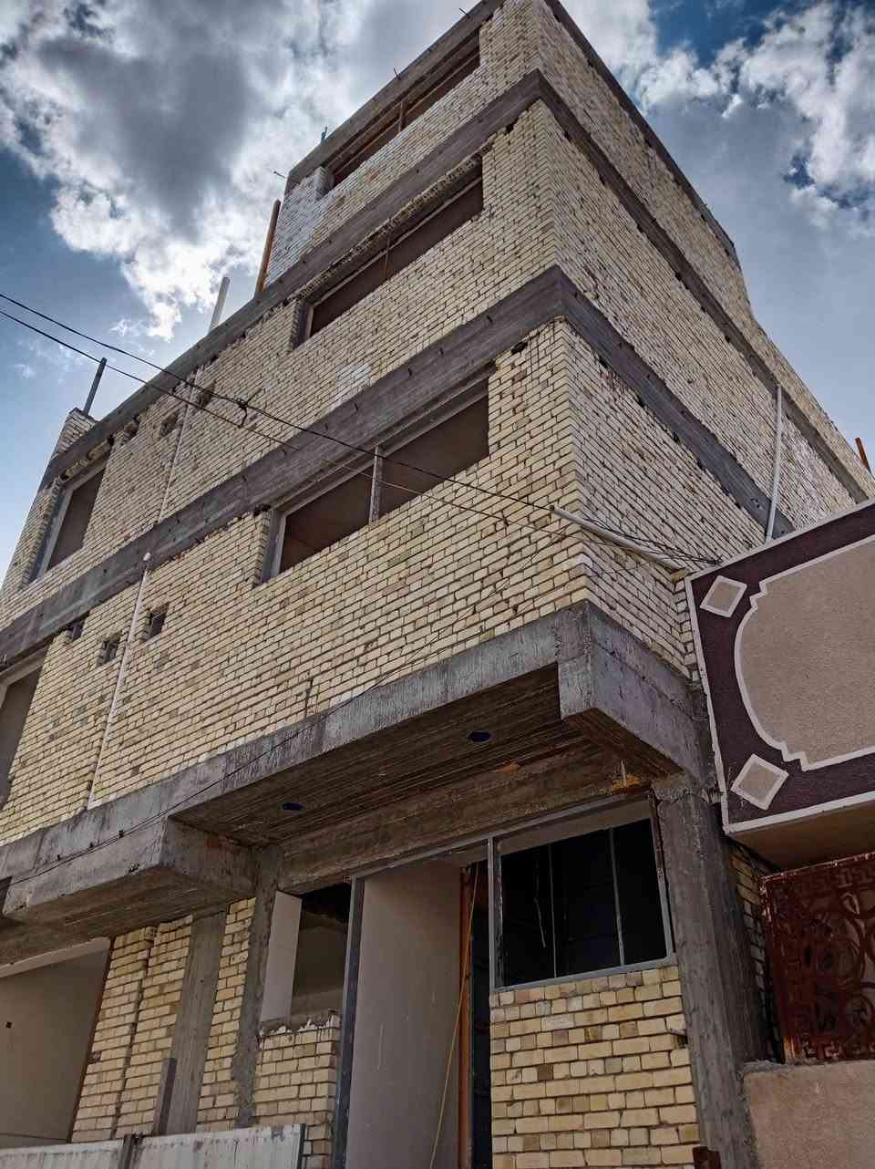 السلام عليكم مستعدون لتأسيس كافة الأبنيه والدور بأحدث التقنيات الحديثة ونظام البورد الكهرباء ats وصيانه كافه البورد الكهرباء اخوكم الفني حيدر الأسدي الكهربائي كربلاء المقدسة *********** يوجد وتساب
