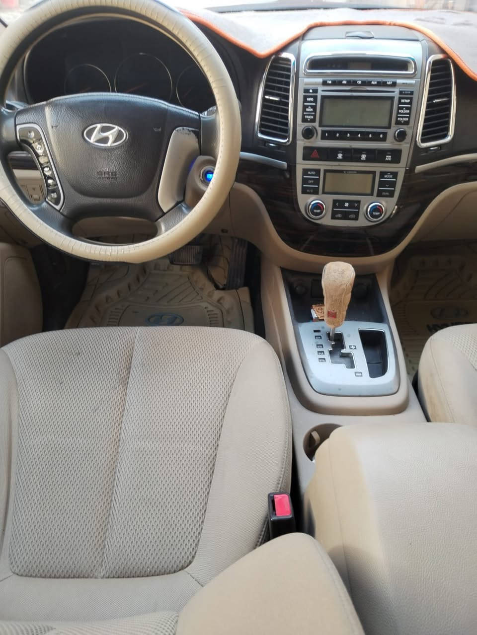 السلام عليكم سيارة سنتافيا 2011 خليجي للبيع رقم بغداد تحويل ثاني يوم فول مواصفات
بصمة تشغيل/ بصمة أبواب / فتحة سقف / 3 قطع تبريد / كشنات كهرباء / داخل أسود وبيجي / تحكمات استيرن / اشاير بالمري / منفذ USB / منفذ AUX/ مكينة 6 سلندر 3500 / كامرة خلفية / ماشية 267 الف حقيقي / دفع رباعي 

السيارة مكفولة كير مكينة حدادية السونار مرفق بالمنشور السيارة جديدة بمعنى الكلمة كامله مابيها أي نقص السعر 145 وبيها مجال 

مكان السيارة بغداد مدينة الصدر 

للأستفسار ***********
