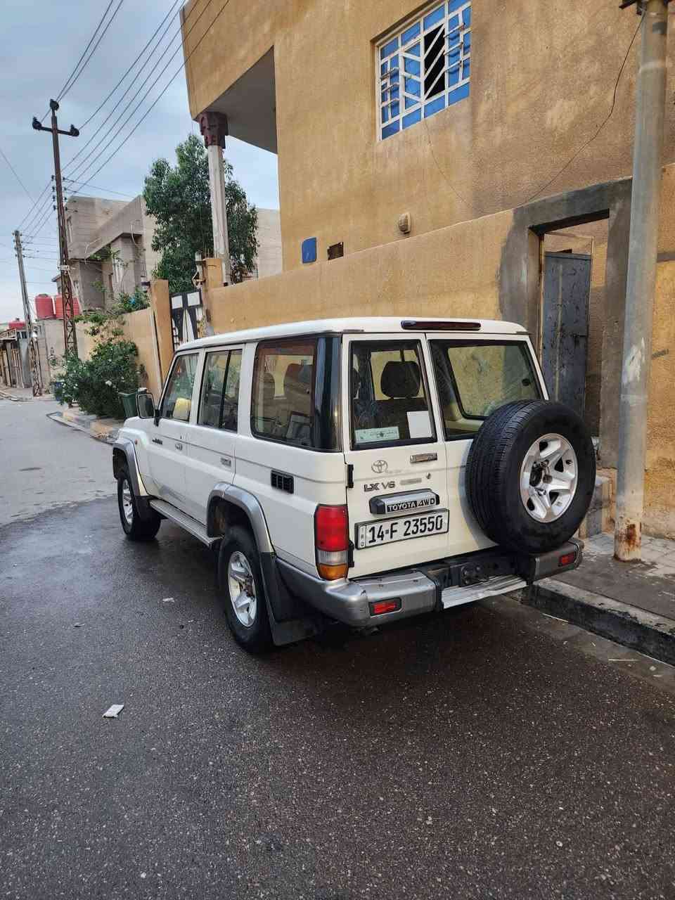 السلام عليكم للبيع لاندكروز شاص 2013بانزين كير عادي رقم البصره  سعره 205 رقم ***********
