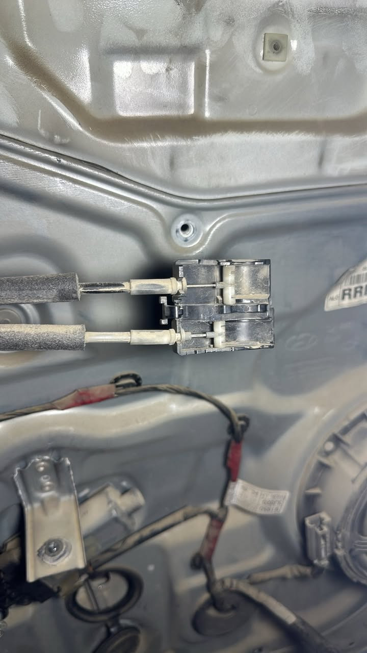 دواخل  غرفة فيركروز جاملغ بيبان صندوك فيركروز جميع كارتات فيركروز صغيرة وكبيرة يوجد صدر امامي خلفي فرم ممة جميع ادوات فيركروز اصلي وعادي ***********
