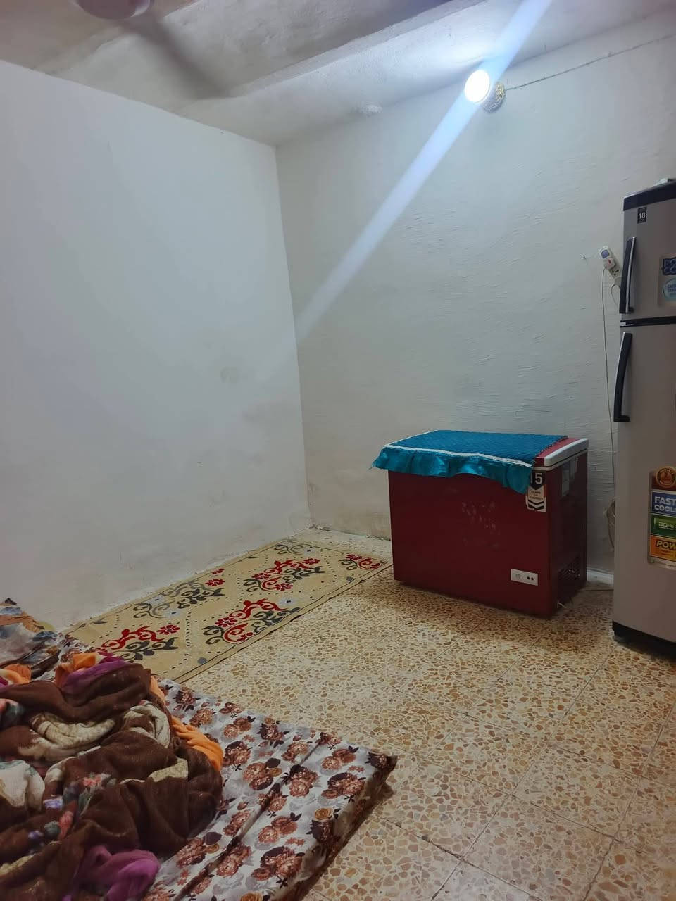 ياالله
سلام عليكم
البيت البيع طابو صرف
مساحه ((136)) متر داخل مسلك
البيت بناء قديم بس نظيف
يحتوي على استقبال وصاله مطبخ وغرفة
وصحيات 
طابق ثاني غرفتين نوم 
حي لحسين قديم قرب سوق جمله 
سعر البيت ((130)) وبي مجال 
استفسار اتصل
((***********)) ((***********)) اخوكم أبو عراق......
