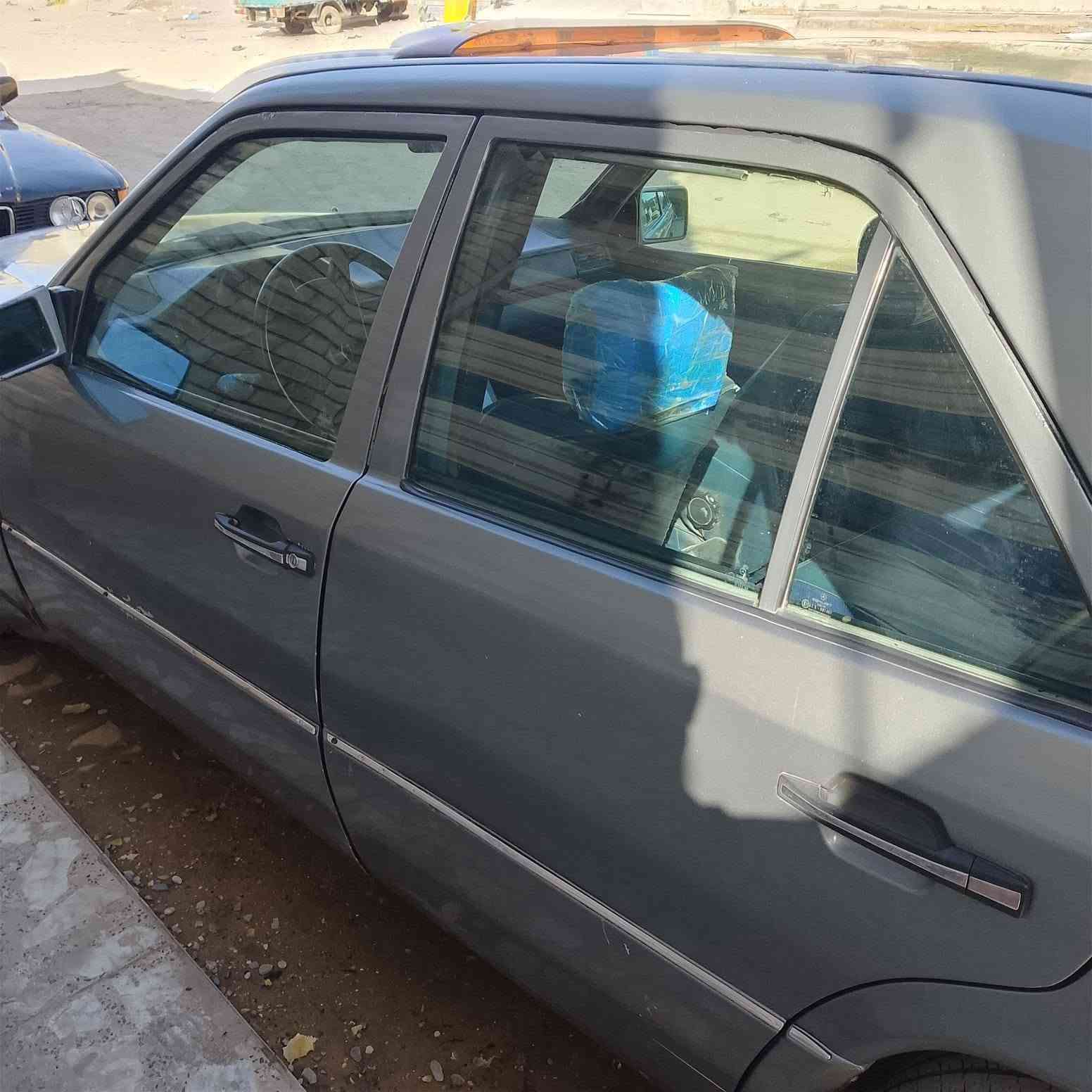 البيع  مراوس عادي سياره مرسيدس موديل 87تخم تاير جديد تبريد واكف ماعرف شنو سببه محرك ونجي لا تبخير ولا تنقيص مكفولات محرك وكير بيه بدايت صدر الدبلات ولشاصي بلادي عارضه 33وبيه مجال /رقم الهاتف مكان السياره بغداد***********
