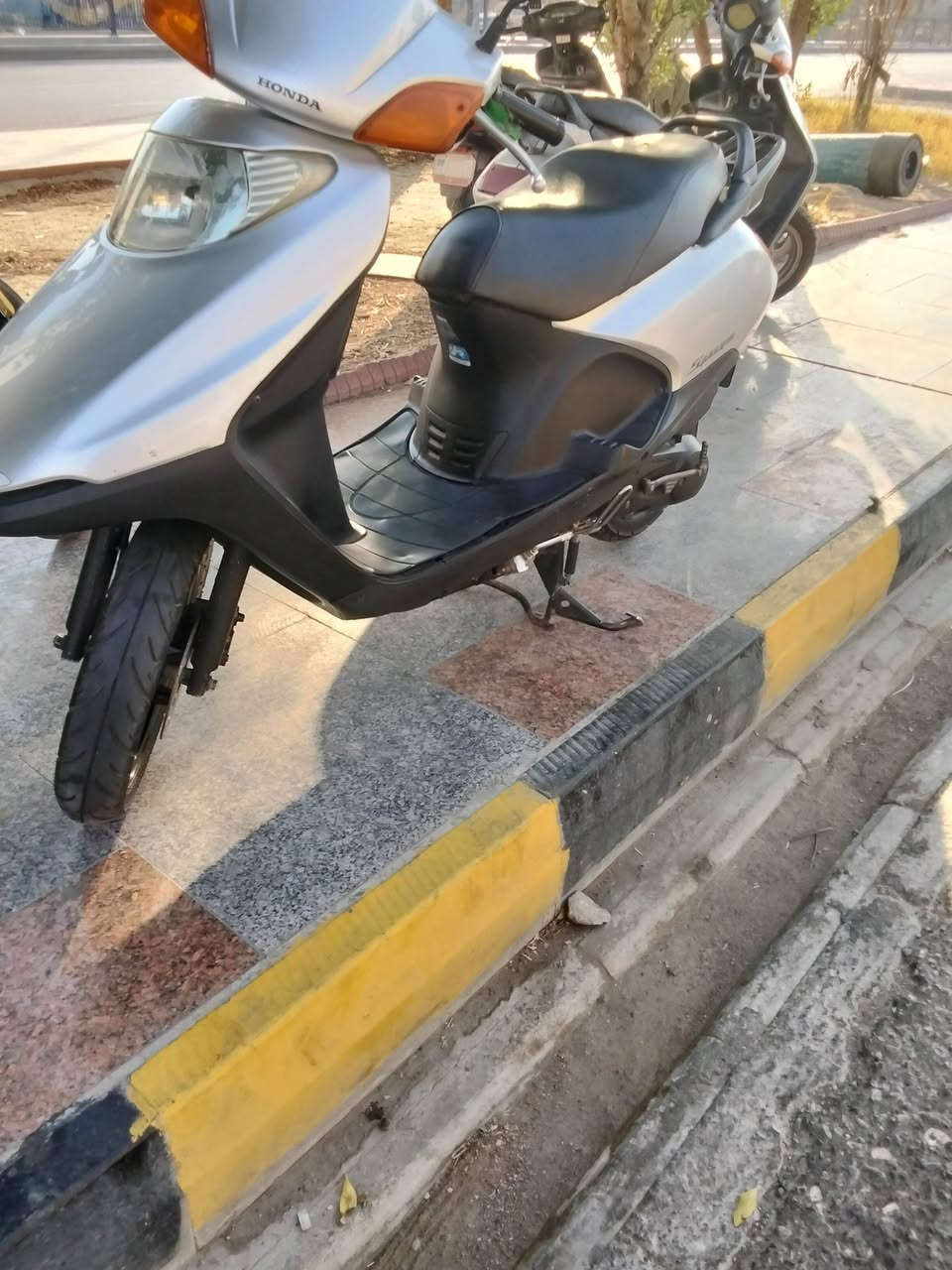 السلام عليكم دراجه سبيسي للبيع دراجه جديده ونظيفه حيل السعر 900 وبيها مجال قليل رقم *********** كوت شارع النسيج
