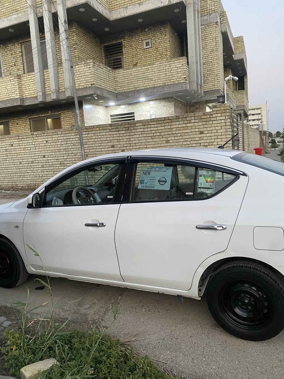 السلام عليكم نيسان سني هندي موديل ١٨ باب مصبوغ فقط ومامفتوح رقم بغداد تحويل بأي وقت مكانه كوت للاستفسار الاتصال بالرقم 
*********** السعر ٩٣ وبيه مجال
