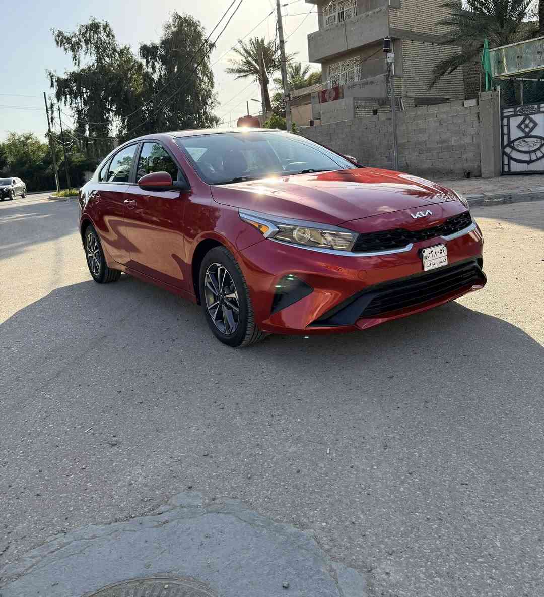 كيا فورتي وارد امريكي موديل 2024 محرك 2000 دوش ماشيه 32 الف موصفات نص فول شاشه ويل كب تحكمات رادارات امامي وخلفي ومانع انصدام وكامره دواره نضام سبورت تحديد مسار موصفاته حلوه سياره حادثه كما موضح بل صور فقط البنيد مصلح بدون دواخل وبدون تبديل وكله ليبل واحد واجه بيهه من امريكا صبغ باب خلفي ونص والداير مال الجاملغ الخلفي 
*********** 
ملاحضه سياره بدون رقم دخول جديد
مكاني بغداد
