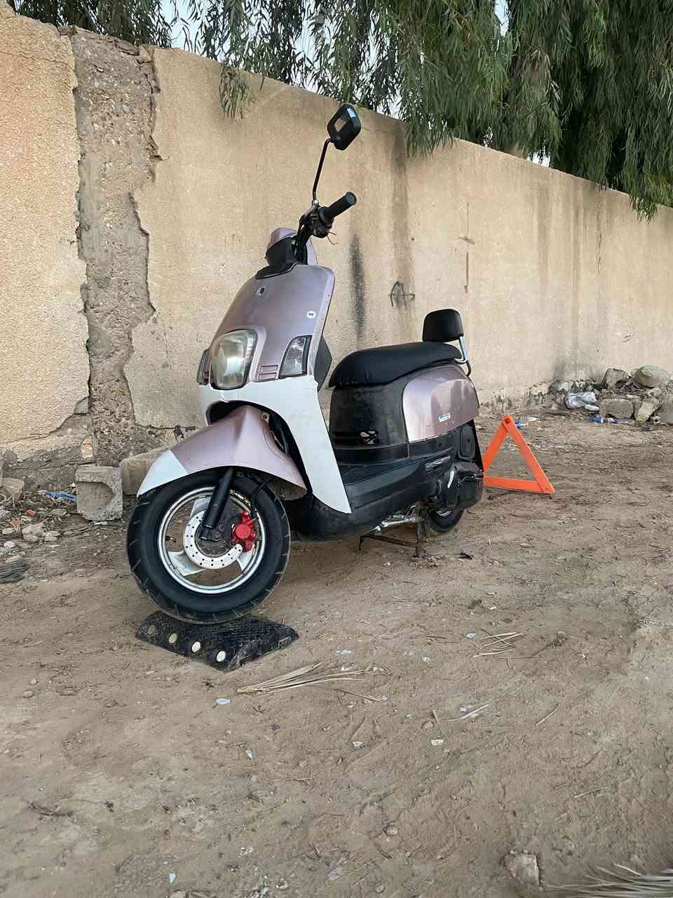 سلام عليكم
دراجة بوليس (نوزل) للبيع او مراوس حسب القناعه
ماشيه 69k

دراجة مكينه ما مفتوحه خير من الله شلعه ومعدل
 لون مميز بريكات امامي خلفي لايت عالي ثلجي ولناصي شمسي دبل إشارة هورن عداد كيلو متر 
 كيج بانزين ومال دهن كله شغال سلف 
 دراجةبيه خربطه لو جويتر لو نوزل تنضيف او تصليح مايكلف دراجة شغاله نكره معدله 110

المكان بغداد الحسينيه مال الراشدية 
سعر 550 وبيه مجال


**إذا كنت صاحب هذا الإعلان وتريد حذفه لأي سبب، رجاءا أرسل رسالة إلى الدعم الفني**