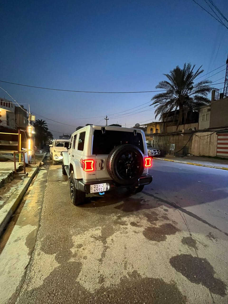 السلام وعليكم 
للبيع 
حيب رانكلر موديل ٢٠٢٤ 4xe
محرك 4 سلندر ثلاث انظمة قيادة 
السيارة طيارة 375 حصان

ماشيه ١٨ الف كيلوا 
السيارة بحالة الوكالة جديدة كلش 
فول الفول للأخير صحارى فئه خاصه 
جلد اسود تطريز بلون جوزي
كشنات كهرباء 
كشنات تدفئه
سترين تدفئه
كاميرا اماميه
زراك كاميرا 
كاميرا خلفيه
مرايه وسطيه اوتودم 
رادار حانبي 
رادار خلفي 
رادار امامي
سياقة ذاتيه 
بريك طوارئ تلقائي
كشافات اماميه 
ليد كل الانارة اللي بالسيارة 
ايرباك عدد ٦ 
نظام صوت Alpine 
امبليفاير بالجنطة بيها صوت كلش قوي 
شاشة كبيرة بيها كل اعدادات السيارة 
بيها نظام Alexa 
شاحة السيارة كيبل شحن سريع 
ويجي وياها بطارية اضافيه تشحن بيها من السيارة لسيارة ثانيه 
نظام تعليق solid axle يجي بالصحارى يكون مريح للأستخدام اليومي 
السيارة فول للاخير وقليل تجي هيج مواصفات 
كلش جديده بعدها بحالة الوكالة حادثها كلش خفيف بدون ايرباك بدون دواخل 
رقم سليمانية بأسمي
جام مظلل امامي ٥٠ ٪؜
جام مظلل خلفي ٨٠ ٪؜ 
كتاب تظليل من سليمانية بشهر الواحد باقيله اقل السنه ويسقط 

مكاني السيارة حي الجهاد 
او السيدية 
سعر السيارة 36.800$$ الف دولار ‼️‼️
هذا رقم تليفوني

*********** تفضل اتصل وتدلل
