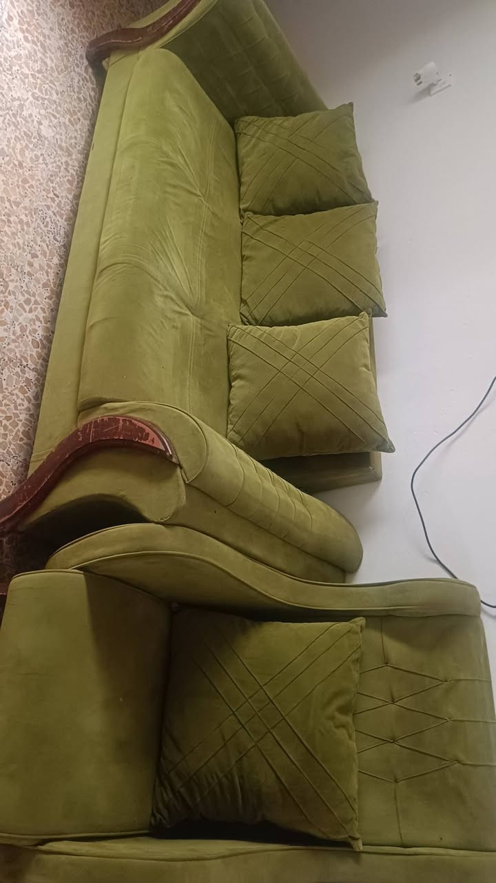 تخم للبيع 3قنفات  سكمليات 2  بس سعره 300الف حلو نظافته وبيه مجال  العنوان بغداد صليخ


**إذا كنت صاحب هذا الإعلان وتريد حذفه لأي سبب، رجاءا أرسل رسالة إلى الدعم الفني**