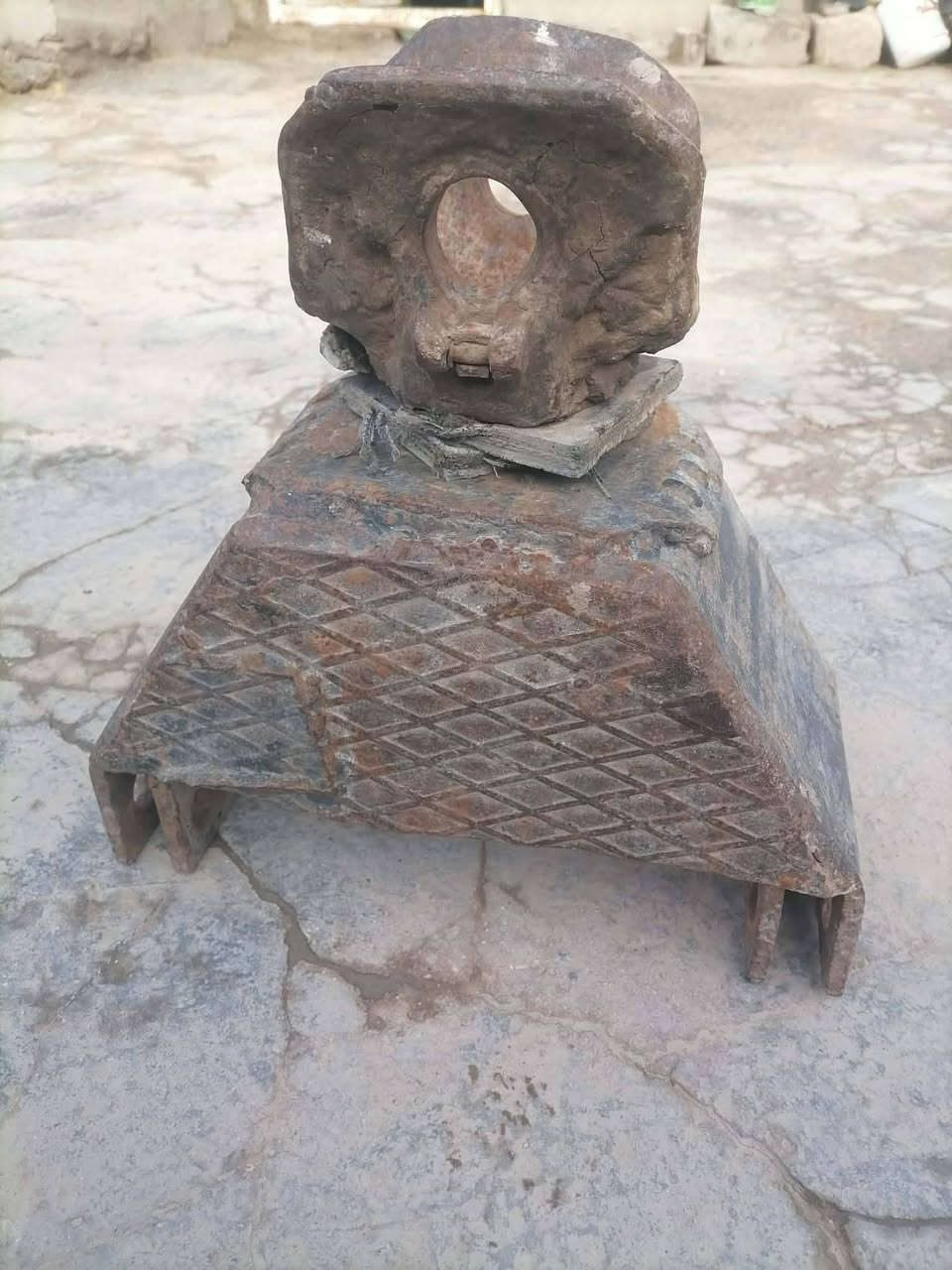 السلام عليكم للبيع جرار عنتر نظيف لالحيم ولافطر السعر 125 مكان ديوانيه مهناويه ***********
