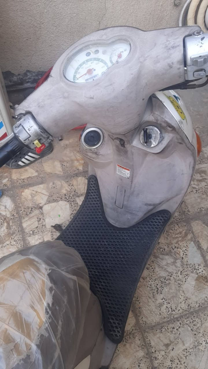 فلة للمراوس شعندك نزل و اني اراسلك 
فله بيضه مكينه نوزل ما بيها اي نقص كامله مكمله عندك نقص تريشه يمنه من جهه الصالنصه و الجاملغ الأمامي بي ضربه بسيطه هاي كلشي بالدراجه مكاني بالشعب


**إذا كنت صاحب هذا الإعلان وتريد حذفه لأي سبب، رجاءا أرسل رسالة إلى الدعم الفني**