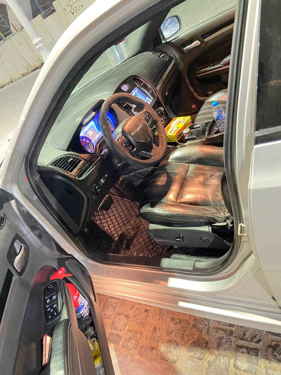 سلام عليكم. كرايسلر أوباما 2018   كفاله بدون كص حاويه. جاهزه تخم تاير تبريد مكينه. كير. سيارة جديدة كلش. بيهه نقص شمعات فقط حداده كلهه جديده.  سياره اس. بلاك. فول الفول.   بيهه تغيير لون بأمريكا.  فقط. بيهه فقط لوحات أربيل اصليات.    رقم شاصيهه مكفول من الزلغ. ماملعوب بي.    سياره تجي تكلب وتقنع. وتشلع عيوني. ماتفيدك. تولي فدوه.    سياره ابيعلك. فقط مكفول من الكص. والباقي. انت وقناعتك.   مكاني بصرة. ***********. اتصال. واتساب.  سعرهه 80.  بيهه مجال بسيط كلش
