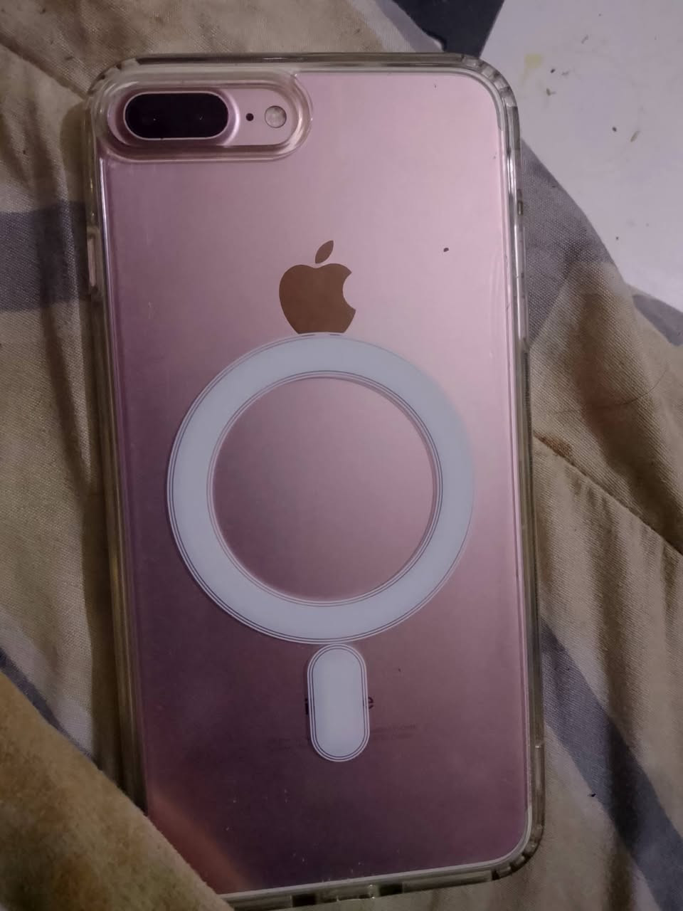 ايفون 7بلاس للبيع جهاز نضيف مبدل بطاريه وكاله شحن مايصرف جهاز حلو ومرتب ذاكره 128 السعر 100 قفل واذا عندك مراوس مكاني الزعفرانيه ***********
