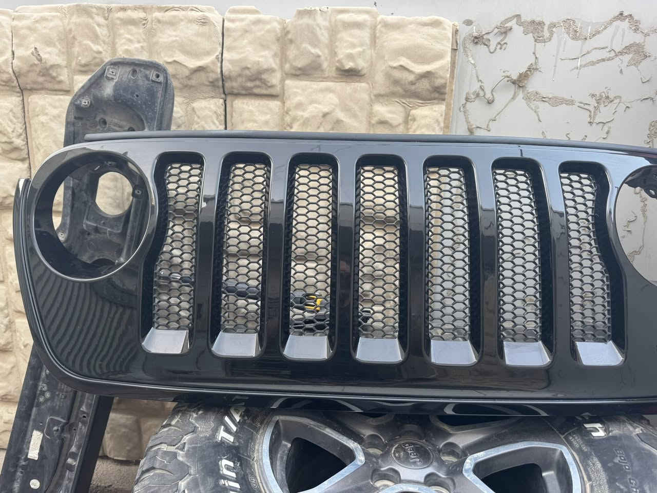 عندي شباك اصلي ولايت اصلي وبك لايت اصلي البيع سعر مناسب *********** مكاني بغداد المنصور
