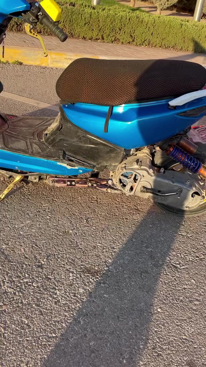 السلام عليكم دراجه ماكس  مضلع رياضي صرنصه دبل رياضي  محرك ياباني البوشه 49 كهربايات كامله نكره سلف دراجه مامفتوحه ماملعوب بيه  كفرات جديده سعر خاص مكاني السليمانيه خابات هاذه الرقم ***********
