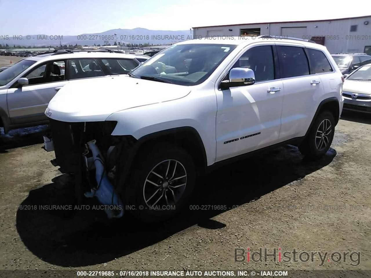 جيب ليمتد امريكي 2017
حادثها جاملغ وبنيد وبيها بارد باب السائق 

رقم بغداد ماشيه ١٠٤ الف ميل  

كشنات جلد 

حساسات 

شاشه كبيره 

فور ويل 

جنطه كهرباء 

السعر ١٩٥ وبيها مجال
***********
