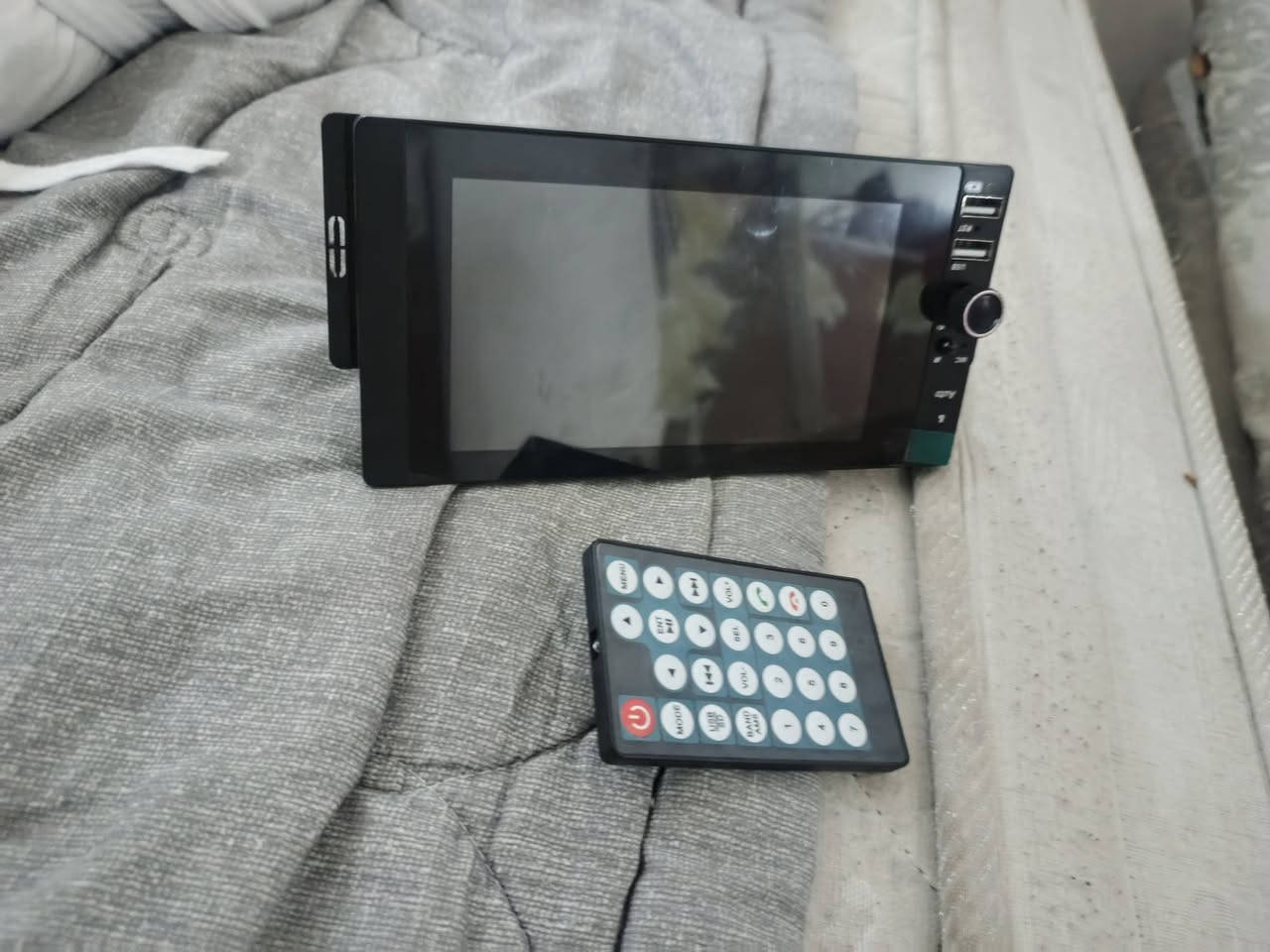 شاشه سياره للبيع السعر25 الف المكان الفلوجه ‏‪***********‬‏
