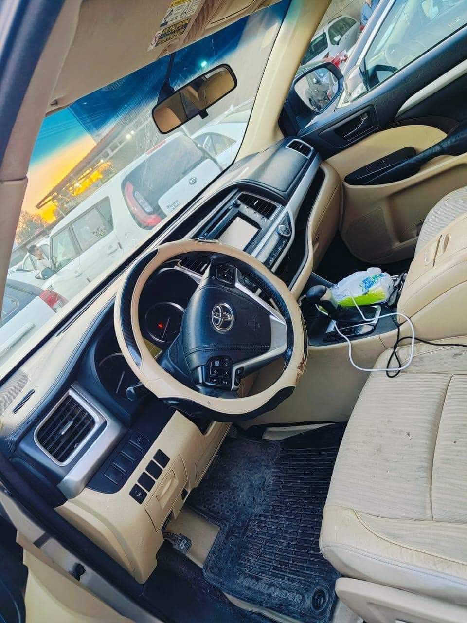 السلام عليكم هايلندر 2015 امريكي حادث جنطه بدون ايرباك السياره بيها حزام بدون ايرباك مكفول دواخل بدون اي نقص  
6 سلندر 7 راكب بصمه كراسي جلد وكرسي كهرباء جنطه كهرباء 
للبيع حسب سعر السوك 
مكانها بغداد بأسمي تحويل رقم انكليزي ومباشر 
متواجد فيس 
***********

