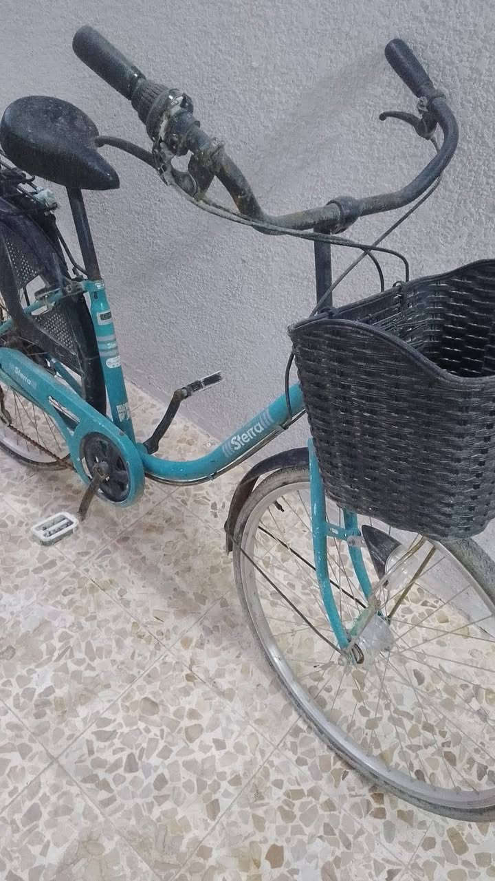 بايسكل للبيع حاوية سعر70الف وبي مجال التواصل خاص او على الرقم ***********
