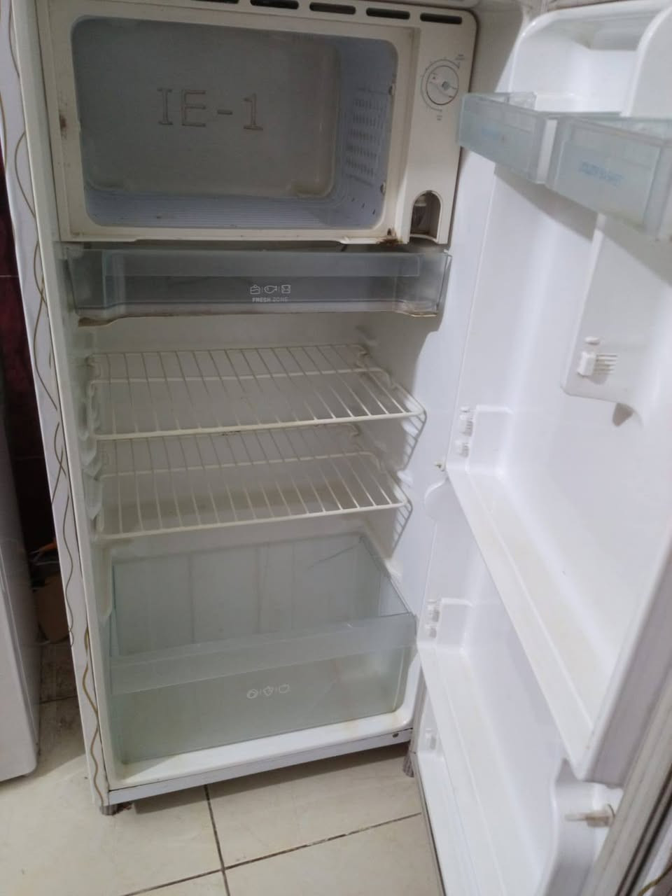 السلام عليكم ثلاجه نضيفه ب100)سبلت ابو 1طن جديد بمعنه الكلمه مامبدل بي لو برغي سعره 300)لابتوب يرادله بس سوفت جديد ومن ارقه نوعيه سعره 150 مكان بغداد ضباط حي جهاد***********
