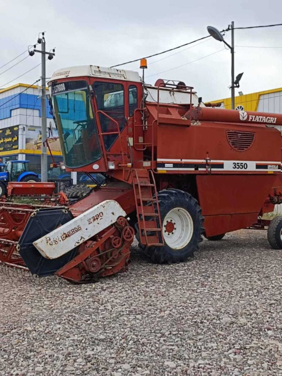 ***********
لافردە مەنەفێس مدیل 2010
زۆر خاوێنە هەمووی بە شەرتە
سعری 160 ورقە مجال 
شوێن هولێر
