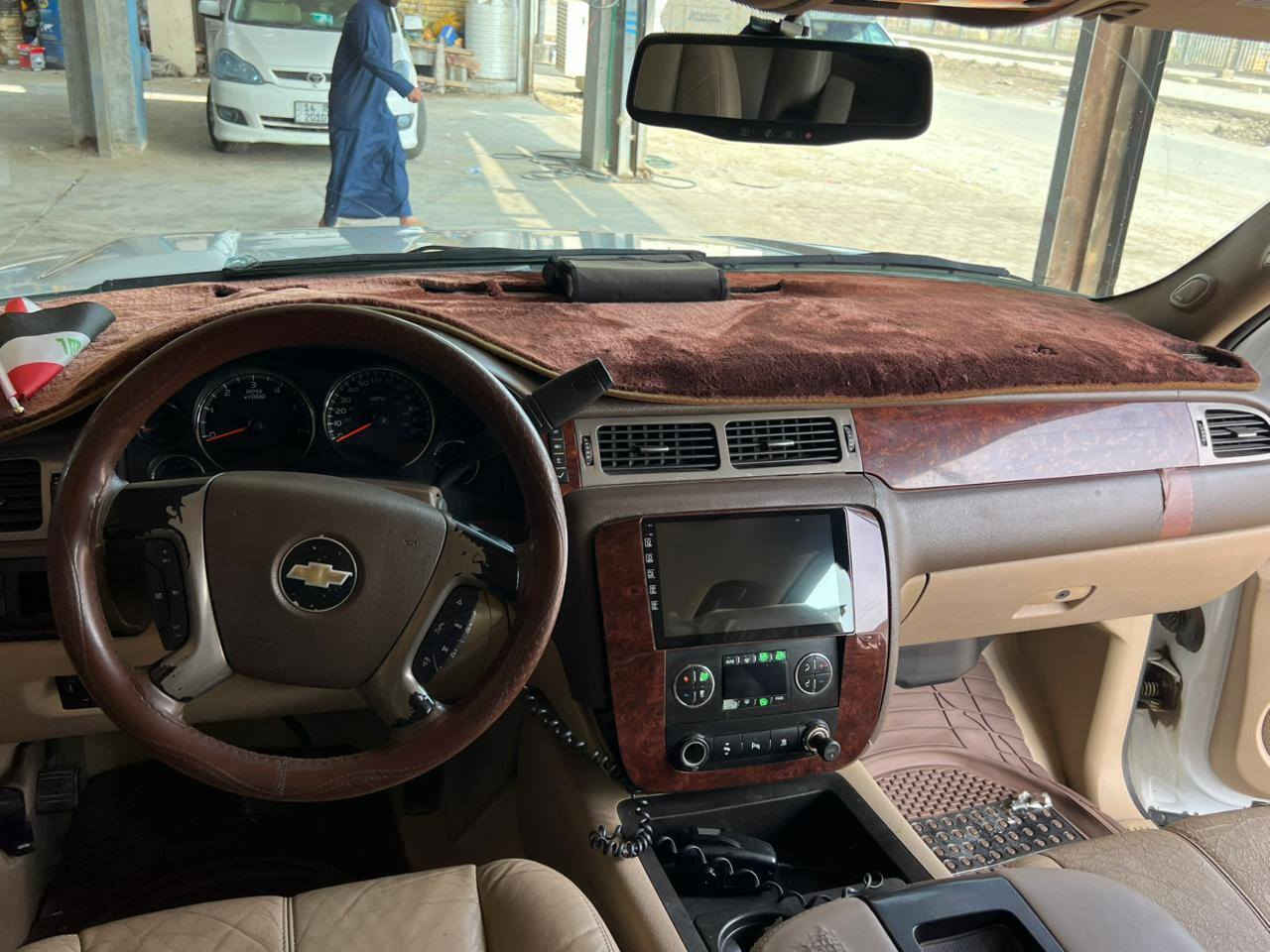 السلام عليكم ورحمة الله وبركاته
تاهو خليجي ملكي 2010 فول لفول رقم بصره تحويل ثاني يوم 
السياره بيه صبغ بابين وجاملغ فقط جاهزه الاخير حداديه كلشي جاهزه 
السعر 175
الاتصال ***********
