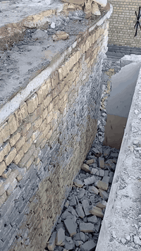 السلام عليكم نعمل بالتفليش البيوت القديمه والترميم في النجف للاستفسار على هذا الرقم ***********
