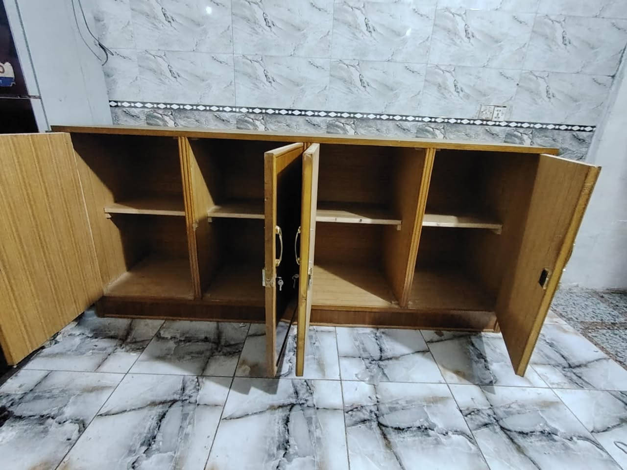 بوفيه عراقي تسكام اصلي وجديده ستوهي شدوهه سعر٢٥٠ وبيها مجال ٤ بوب ومثل ما موضح يمكم


**إذا كنت صاحب هذا الإعلان وتريد حذفه لأي سبب، رجاءا أرسل رسالة إلى الدعم الفني**