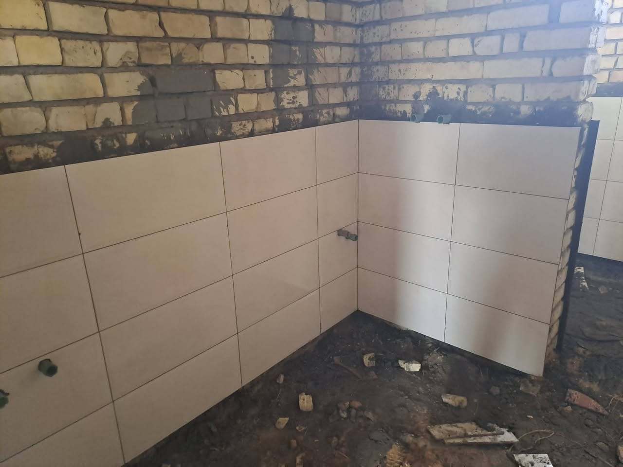 سلام عليكم خلفه سيراميك جداري وارضيات شغلنه متر ومكطوعة شتغل درجه اولى  لتواصل هذا رقمي ***********
