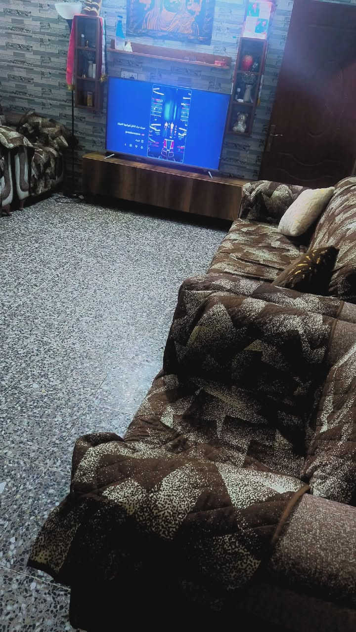 بيت للبيع 100م شعله الدوانم شارع بيت عنيد الطابق الارضي استقبال وغرفه نوم صاله مفتوحه على مطبخ حمامات ثنين جوه ترك الطابق الثاني غرفه نوم وحمام ممر سطحين شتايكر بيت كله كاشي  حتلو مراوس   ***********
