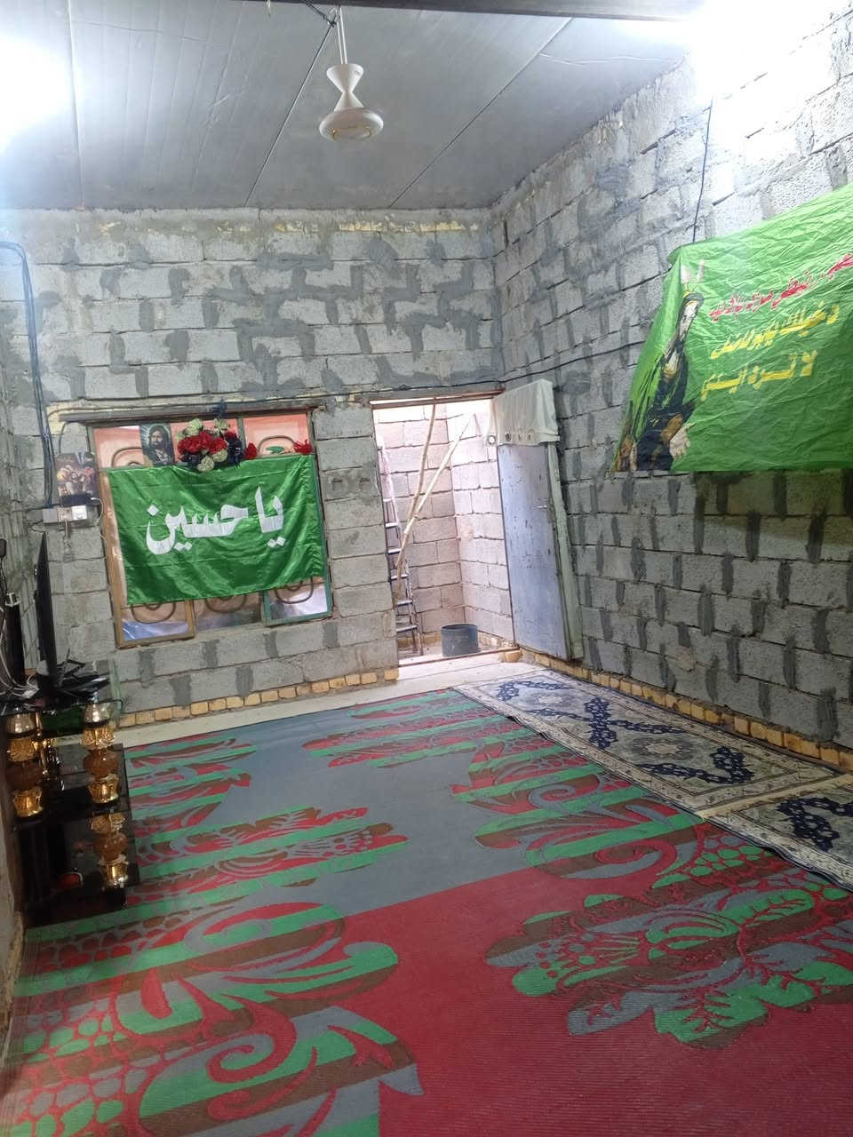 مشتمل مساحة 105مربع سند 25 جهة الكورنيش غرفة وهول مطبخ استقبال سقف سندويج الارضيه رفته السعر25وبي مجال ***********
