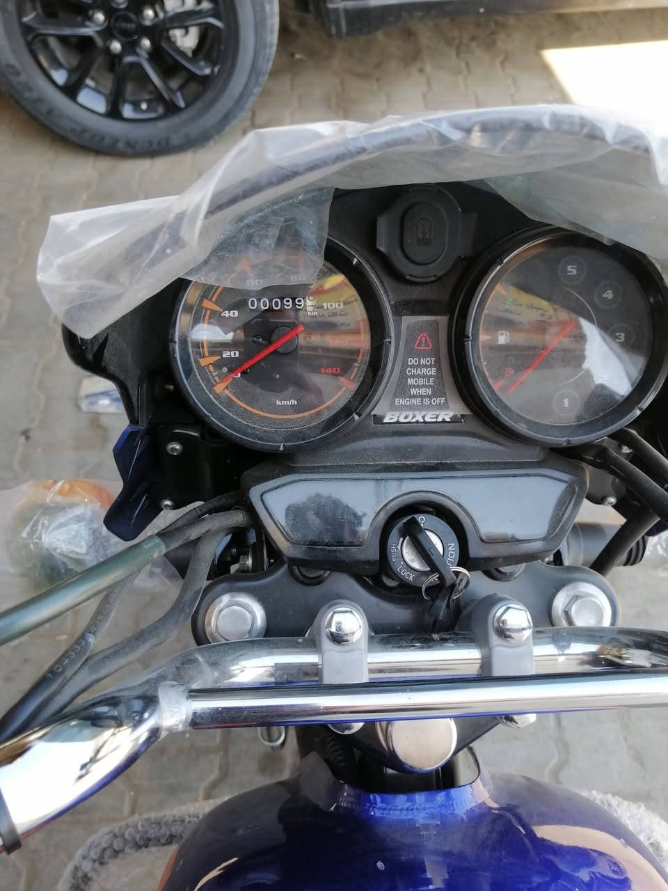 السلام عليكم شباب بوكسر فحل للبيع موديل 25 طالعه بال 26 من الوكيل رقمه سنوي اربيل  تريد وكاله تريد تحويل دراجه زيرو سعر مليونين و850 بيها مجال للشراي عنوان بصره حي الحسين بس الشراي يتصل على الرقم ***********
