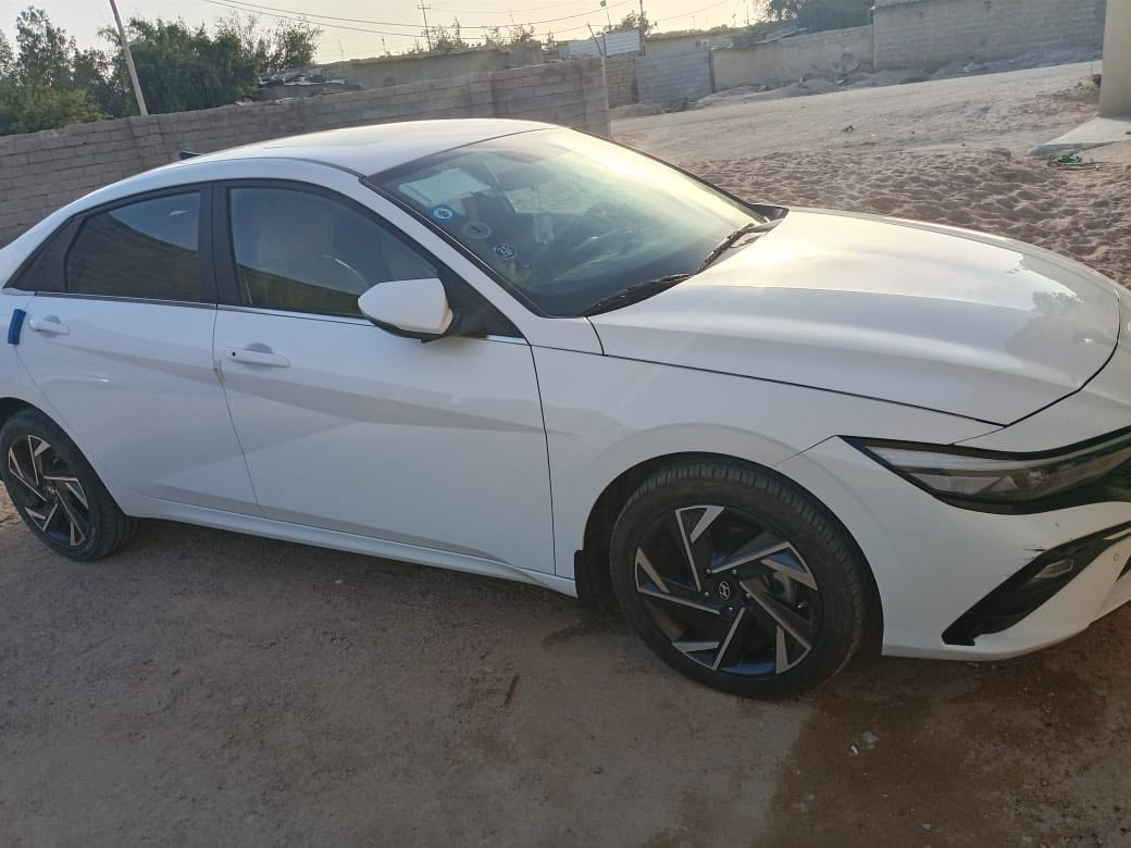 🚘 للبيع — هيونداي إلنترا 2024 وارد خليجي
✨ سيارة نظيفة جداً بحالة الوكالة، استخدام خفيف ومفولة بالكامل ✨

🔹 كوري وارد خليجي  
🔹 فل مواصفات 1/1  
🔹 محرك 2000 سي سي اقتصادي وعزم ممتاز  
🔹 فتحة سقف بانوراما  
🔹 حساسات أمامية وخلفية  
🔹 كاميرا خلفية عالية الدقة  
🔹 شاشة كبيرة متعددة الوسائط  
🔹 تشغيل بصمة + ستارت  
🔹 دخول ذكي بدون مفتاح  
🔹 مقاعد جلد فاخرة  
🔹 تحكم سكان  
🔹 مثبت سرعة  
🔹 نظام ECO لتوفير الوقود  
🔹 مكيف ثلج  
🔹 إنارة LED  
🔹 جنوط رياضية أصلية  
🔹 مرايا كهربائية مع طي  
🔹 زجاج كهربائي كامل  
🔹 وسائد هوائية  
🔹 ABS + نظام مانع الانزلاق  
🔹 USB / Bluetooth  
🔹 السيارة ما تحتاج أي صرف

💰 السعر: 175$ قابل للتفاوض البسيط للجادين فقط

📞 التواصل: ***********

ملاحظة انا مكلف في الشر جزاكم الله خير
