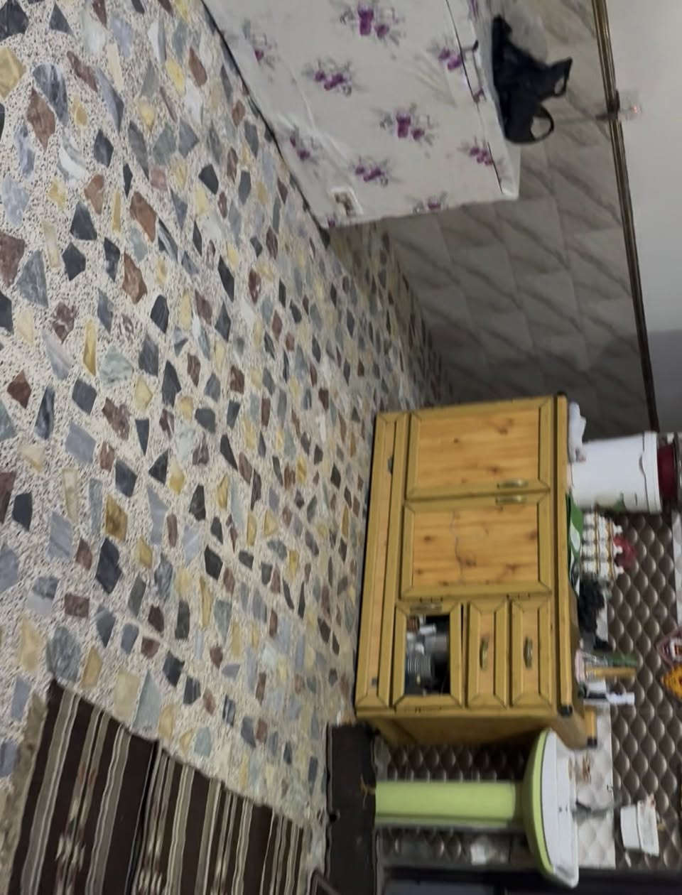 السلام عليكم بيت للبيع حي السفير قرب ابو علي المضمد فرع الاسكله مالت راشد الي قبل شارع 20المساحه 125طابق واحد بناء 2024كامل غرفه وحولي وصاله ومطبخ وملحقات داخل وخارج البيت جديد ومناقصه اي شي


**إذا كنت صاحب هذا الإعلان وتريد حذفه لأي سبب، رجاءا أرسل رسالة إلى الدعم الفني**