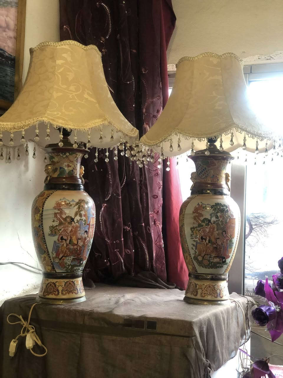 طقم تيبل لامب خزف قديم رسم يدوي نافر بالكامل مع قاعدة نحاس حجم كبير ارتفاع حوالي 85 سم شغالات فحص بحالة ممتازه للمعني فقط التواصل خاص او عالرقم 0796195550


**إذا كنت صاحب هذا الإعلان وتريد حذفه لأي سبب، رجاءا أرسل رسالة إلى الدعم الفني**